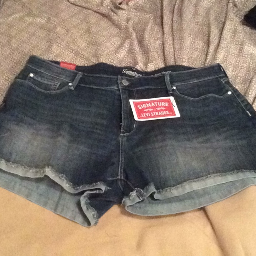 Signature High Rise Shorts by Levi Strauss